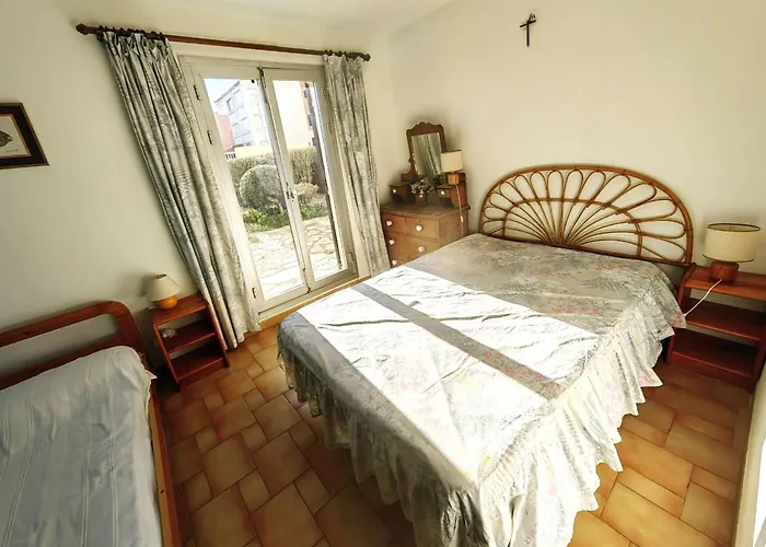 Superbe T2 Avec Jardin Et Parking, Cap D'agde - Fr-1-607-94 *